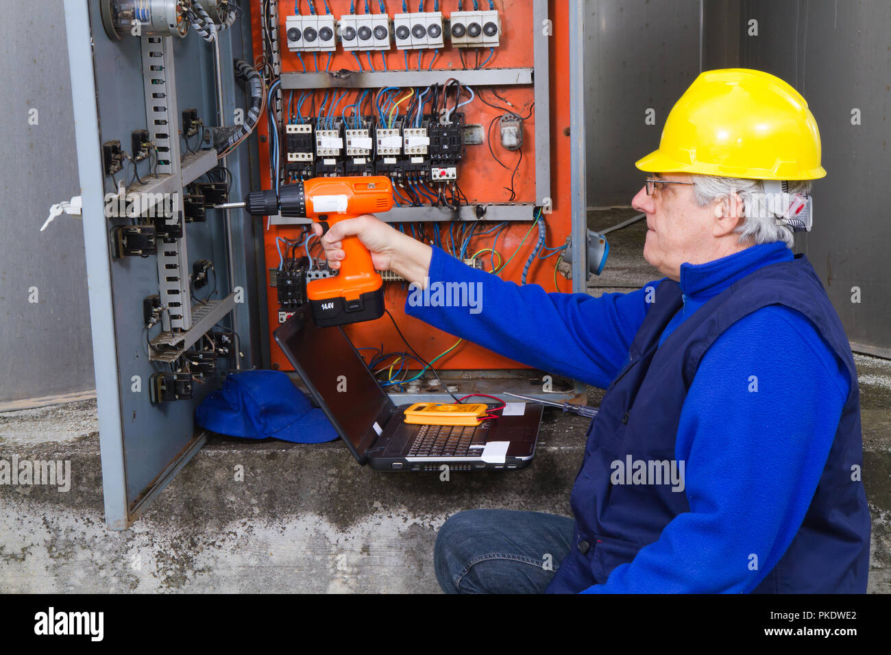 Dangerous electrical panel hires stock photography and images Alamy