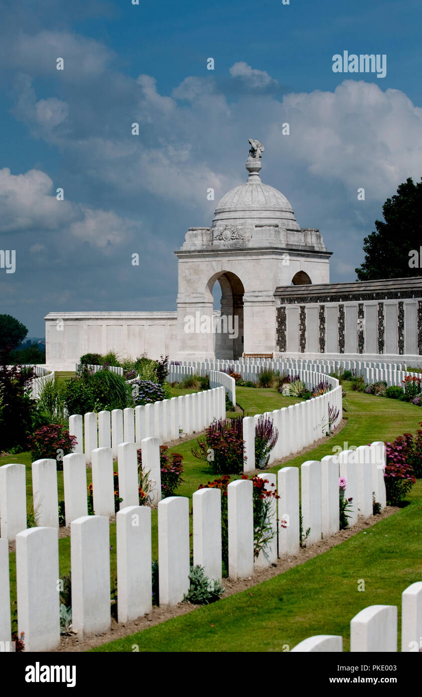 The Tyne Cot Cemetery in Zonnebeke, Ypres Salient Battlefields, the resting place of 11,954 soldiers of the Commonwealth Forces (Belgium, 10/07/2009) Stock Photo