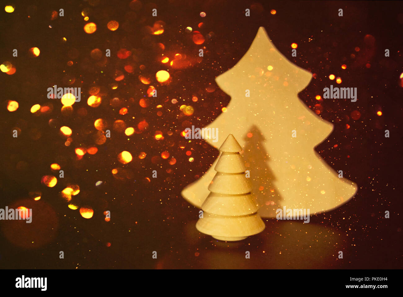 Elegant gold christmas tree hi-res stock photography and images - Alamy