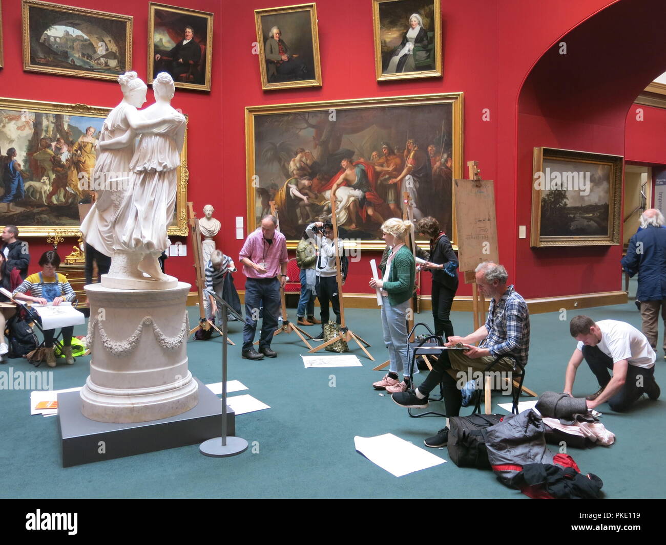 A drop-in session for the public at the Scottish National Gallery on Edinburgh's Princes Street lets you have a go at easel sketching in the Main Hall. Stock Photo