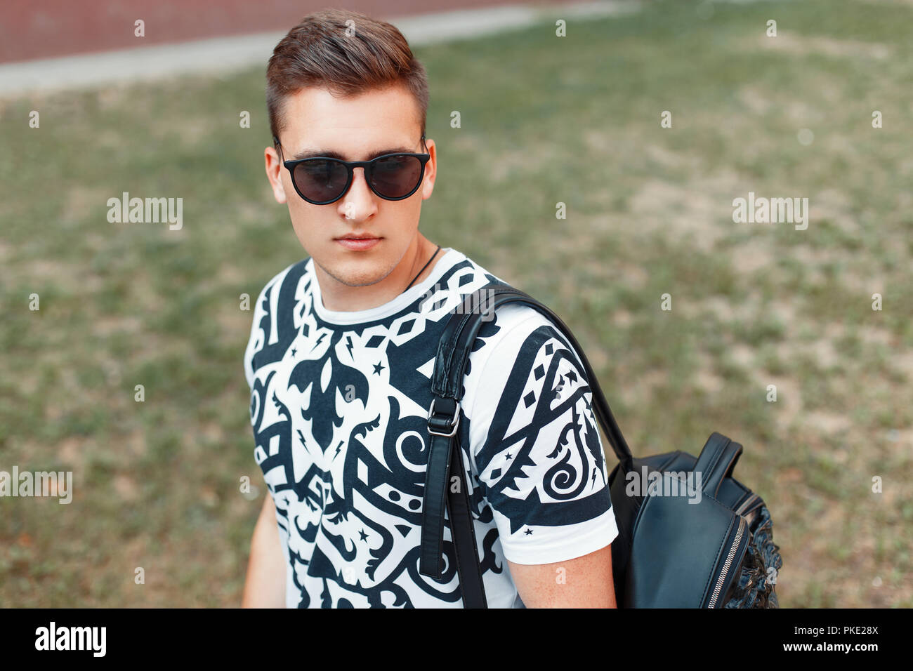 Man walking with bag hi-res stock photography and images - Alamy