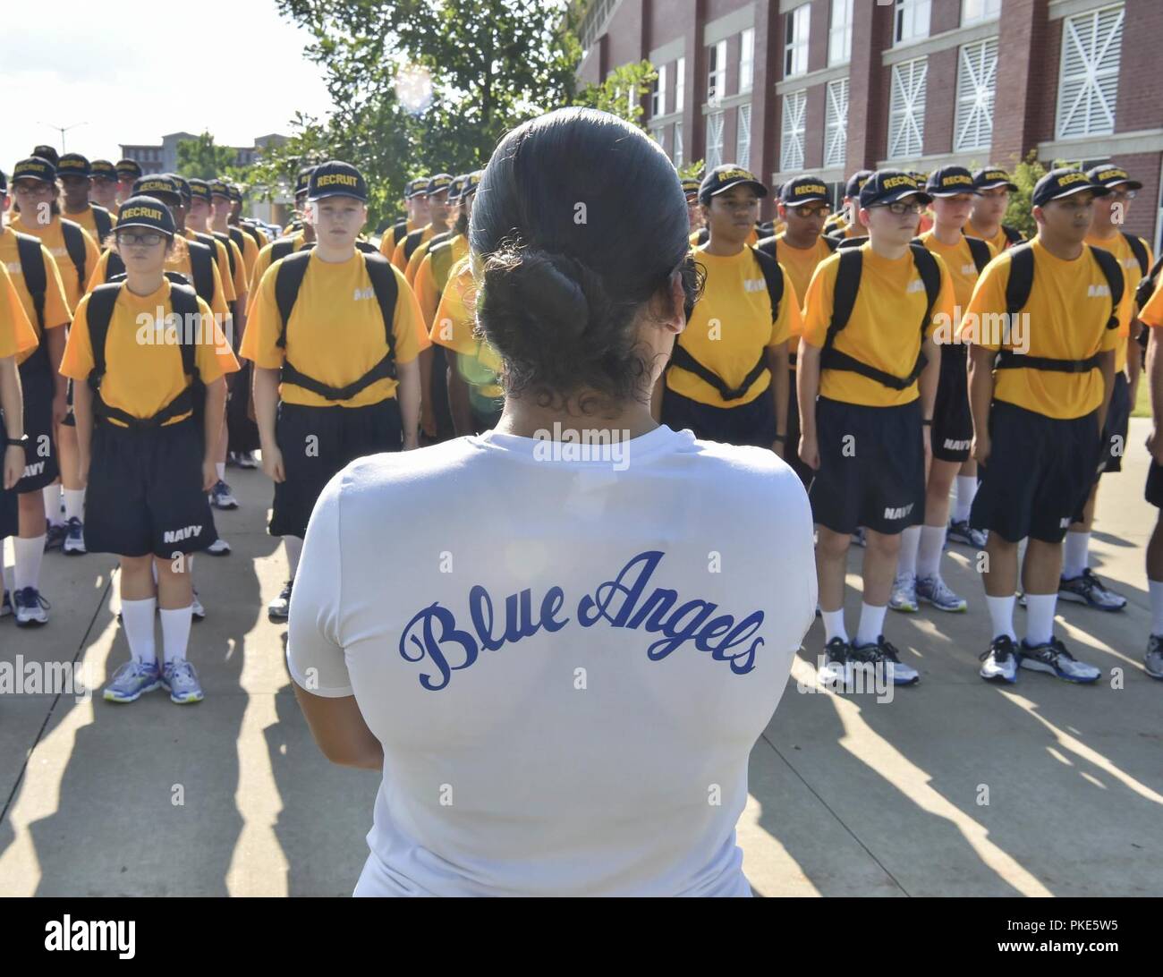 GREAT LAKES, Illinois (July 24, 2018) Aircrew Survival Equipmentman 2nd Class Nicole Oviedo, assigned to the U.S. Navy Flight Demonstration Squadron, the Blue Angels, mentors the recruits of the squadron’s sponsored boot camp division at Recruit Training Command (RTC). About 38,000 to 40,000 recruits graduate annually from the Navy's only boot camp. . Stock Photo