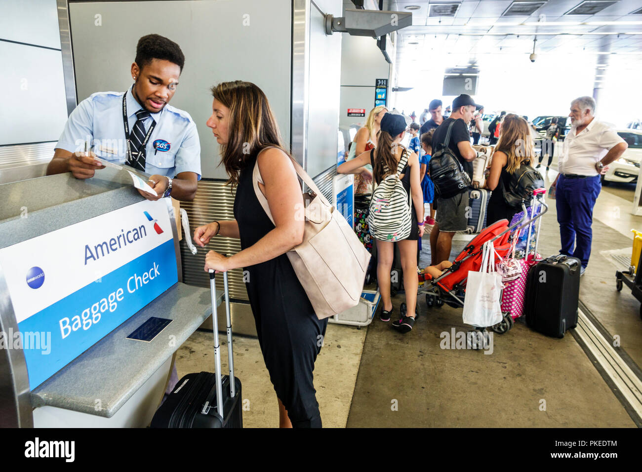 Curbside baggage luggage check in hi res stock photography and images Alamy