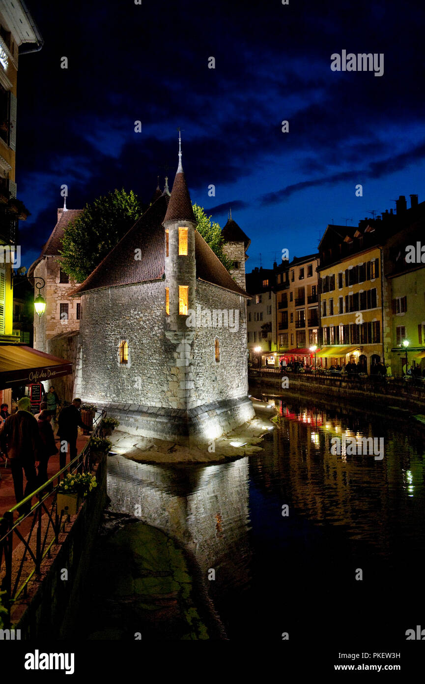 Night view of the 12th century Palais de l'Isle jail in Annecy, capital of the Haute-Savoie department (France, 21/06/2010) Stock Photo