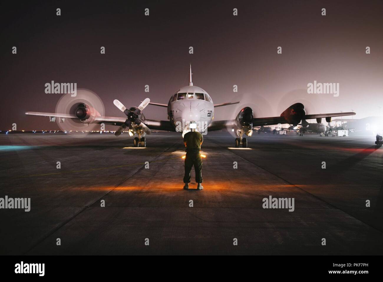 U s navy aviation electricians mate hi-res stock photography and images -  Page 5 - Alamy