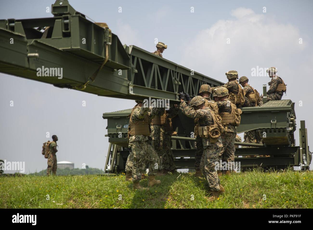 Medium girder bridge hi-res stock photography and images - Alamy