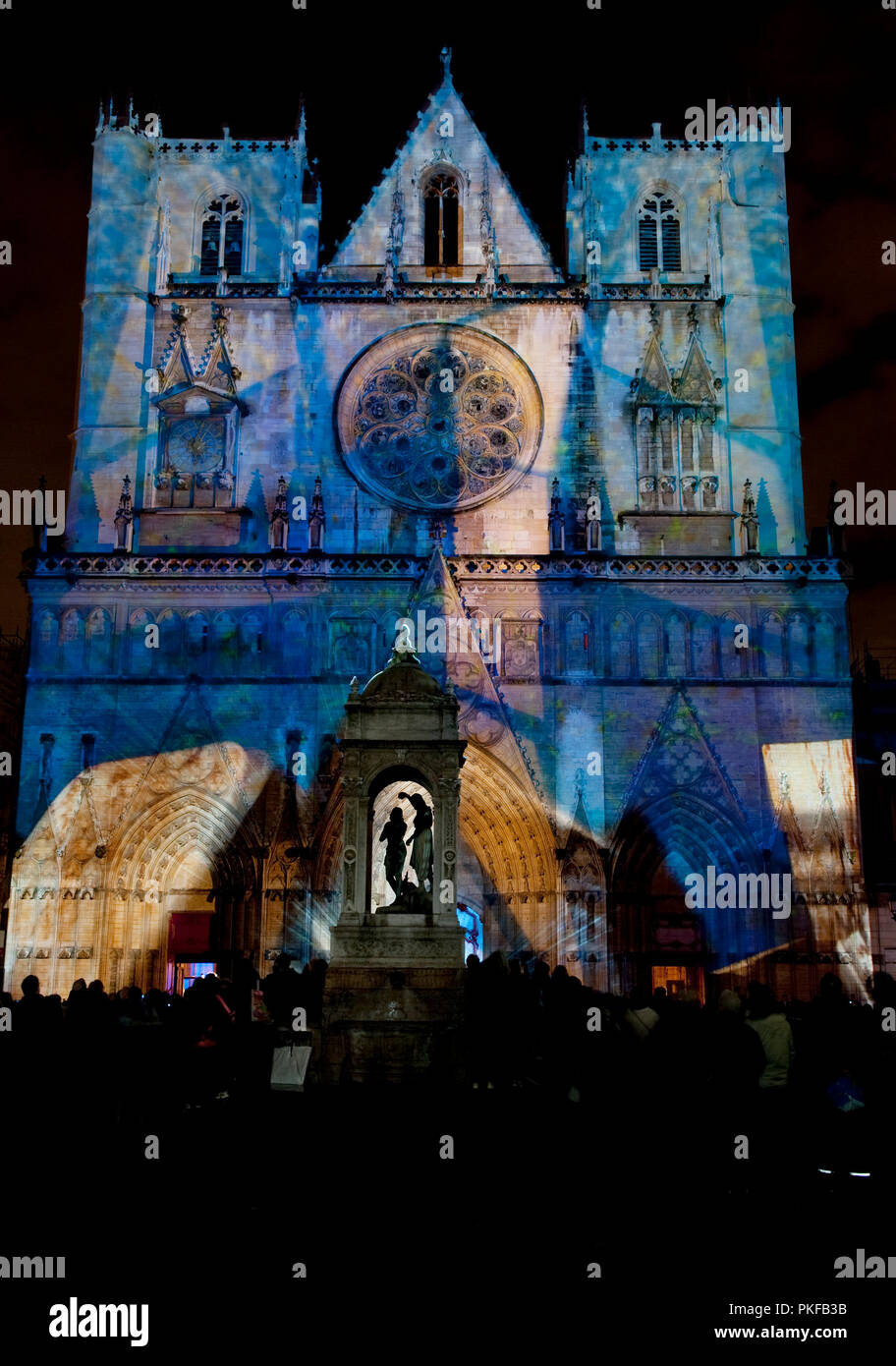 The 'Les Bâtisseurs' light installation on the Cathédrale Saint-Jean during the Fêtes des Lumières in Lyon (France, 07/12/2009) Stock Photo