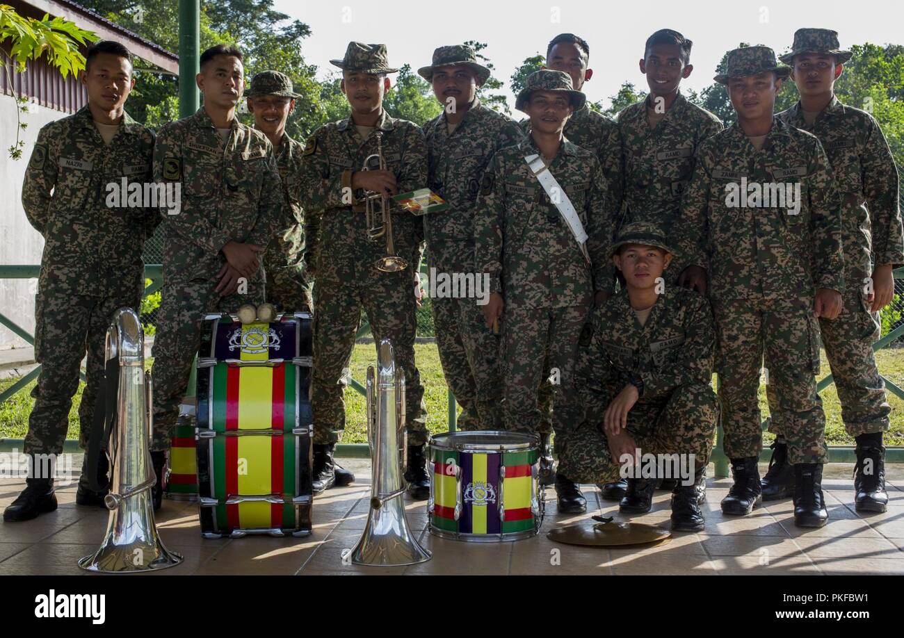 Malaysian Royal Band Comes Together For A Photo At Malaysian Royal Army ...