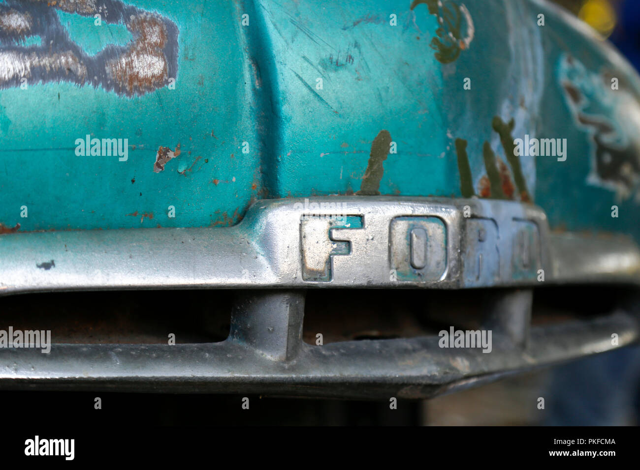 Ford junkyard hi-res stock photography and images - Alamy