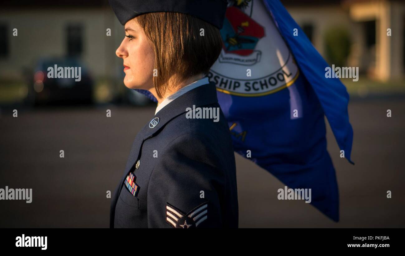 air force dress blues female officer Women's US Air Force 3 Piece Dress Costume Near New / Small