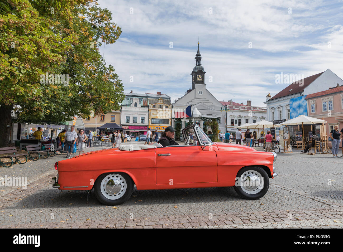 VYSOKE MYTO, CZECH REPUBLIC - Sept. 09. 2018. Historical red car Skoda  Felicia cabrio on the square in Vysoke Myto Stock Photo - Alamy