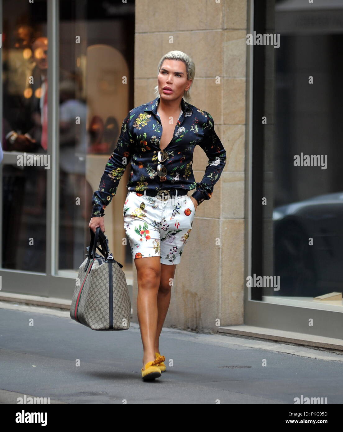 https://c8.alamy.com/comp/PKG95D/milan-italy-13th-september-2018-milan-rodrigo-alves-arrives-in-the-center-rodrigo-alves-the-human-ken-known-to-the-general-public-for-having-undergone-many-plastic-surgery-throughout-the-body-arrives-in-the-center-and-after-having-lunched-by-caruso-fuori-a-famous-restaurant-via-manzoni-goes-to-get-a-haircut-from-his-hairdresser-in-via-montenapoleone-then-decides-to-go-shopping-gucci-credit-independent-photo-agency-srlalamy-live-news-PKG95D.jpg