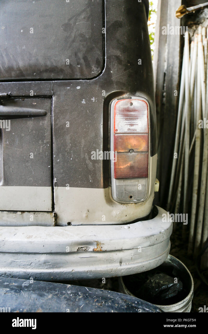 Rear of a Volkswagen Van in a junkyard Stock Photo
