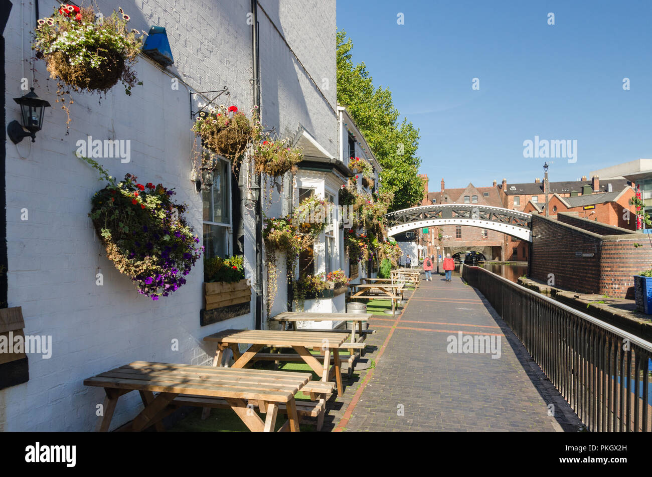 Canalside cafe hires stock photography and images Alamy