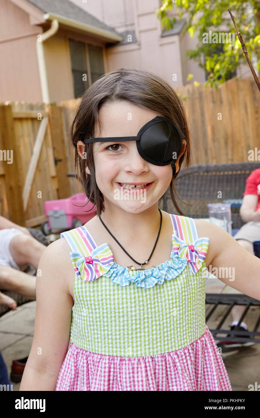 Little girl with eye patch and peg leg hires stock photography and images Alamy