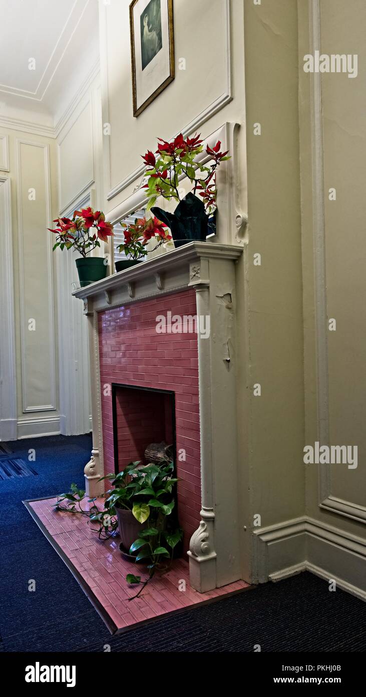 Modern fireplaces hi-res stock photography and images - Alamy