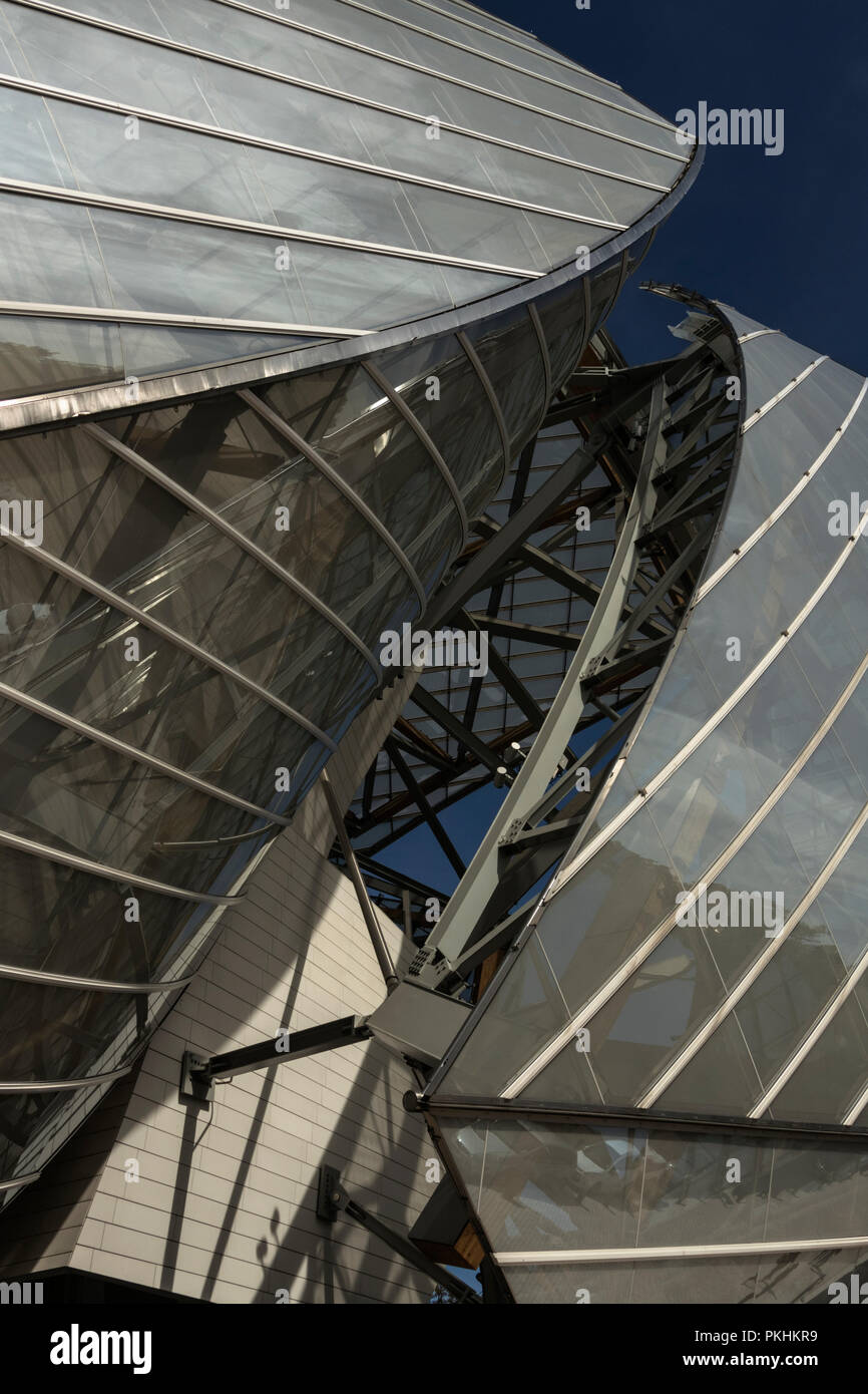 Louis Vuitton Foundation Building LVMH Architect Frank Gehry Editorial  Photography - Image of accessories, culture: 110241847