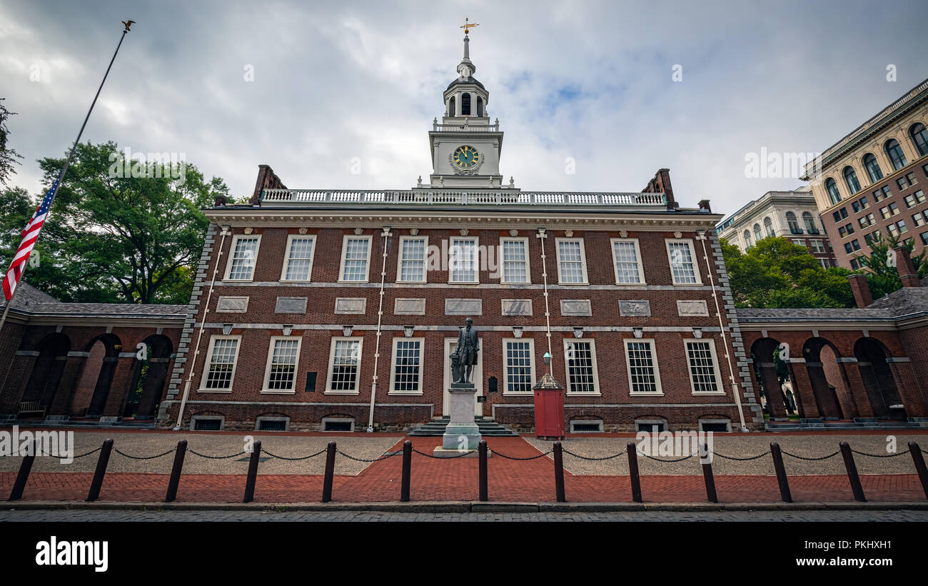 The front of Independence Hall in Philadelphia, PA on a cloudy summer