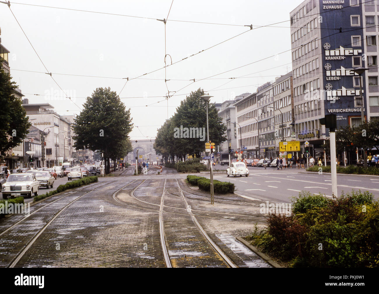 Mannheim Hauptbahnhof, crossroads of Bismarckstrasse and Kaiserring, Mannheim, Germany. Original archive image taken in August 1973. Stock Photo