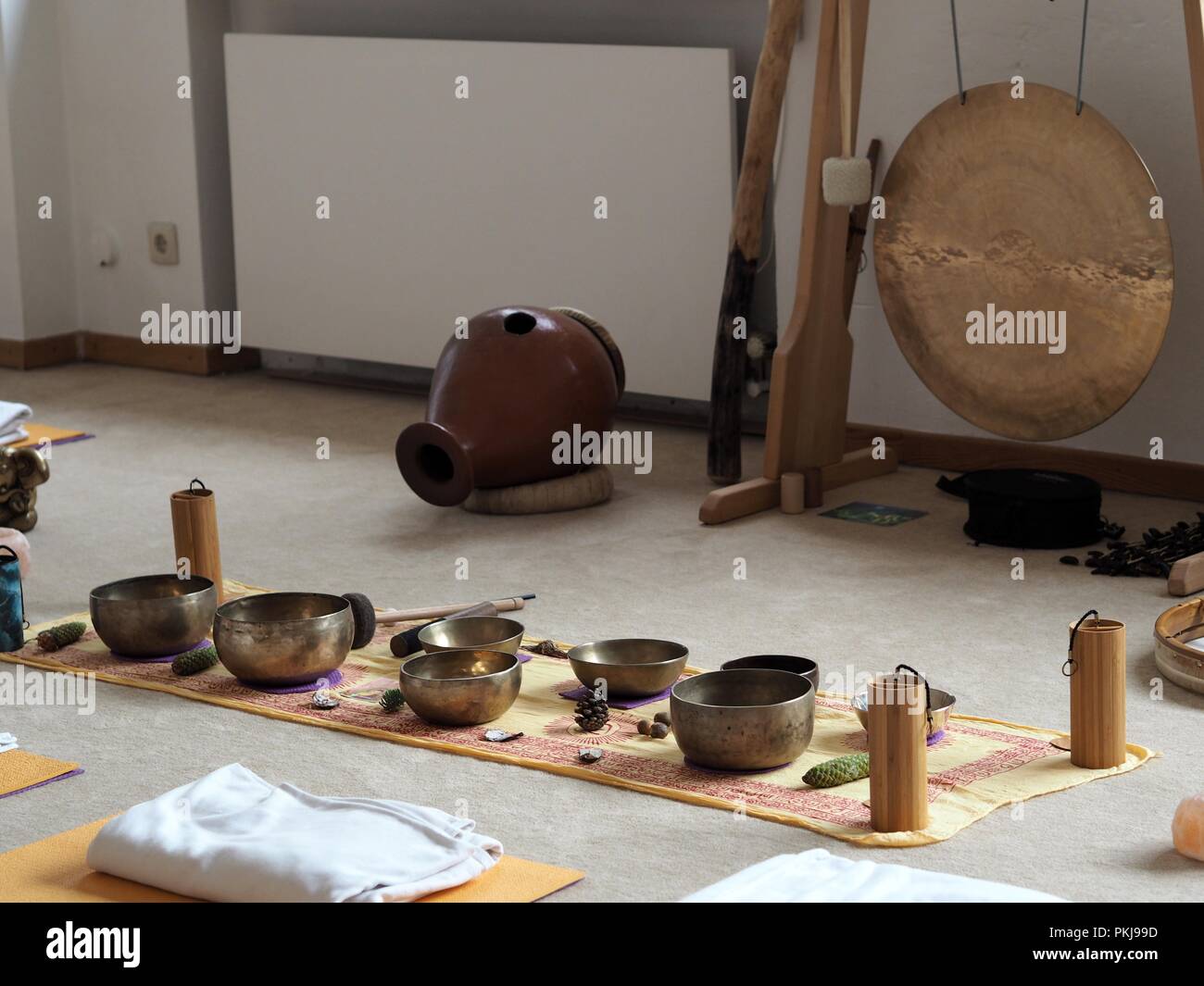 Set up for sound healing with singing bowls and a koshi chime Stock Photo Alamy