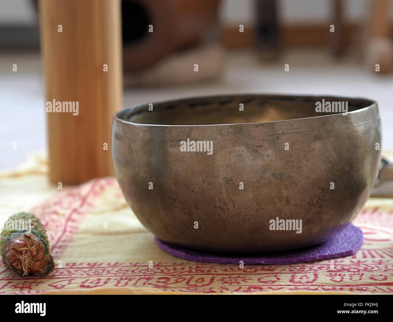 Set up for sound healing with singing bowls and a koshi chime Stock ...