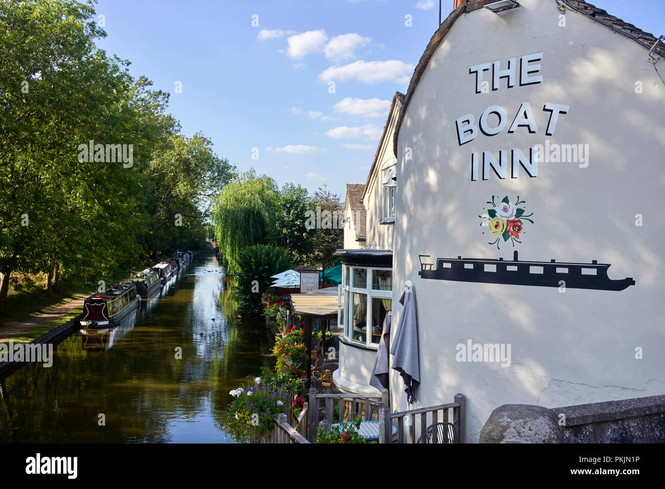 The boat inn and Shropshire Union canal at Gnosall Stock Photo