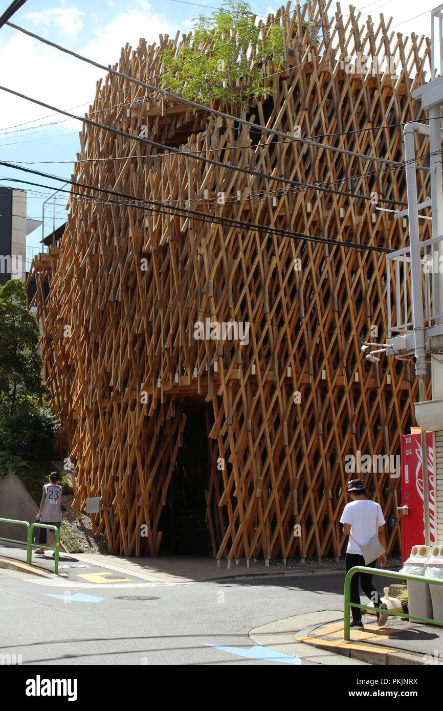 View of SunnyHills, a pineapple cake shop in MinamiAoyama. The basket
