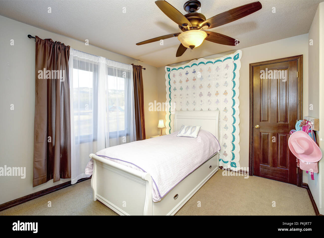 Farm house in Cle Elum, WA Stock Photo Alamy