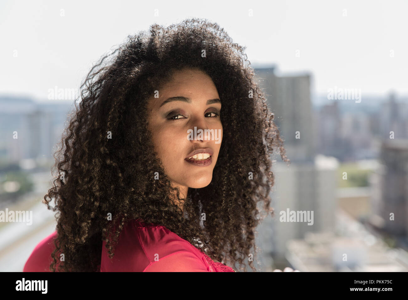 Portrait of smiling young black woman Stock Photo - Alamy