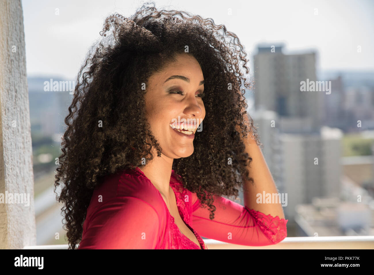 Portrait of smiling young black woman Stock Photo - Alamy