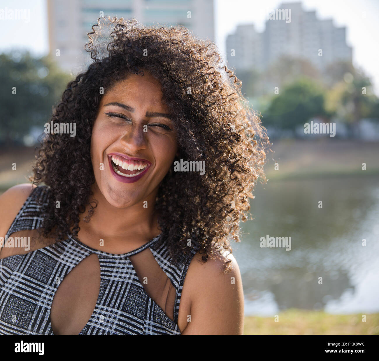 Portrait of smiling young black woman Stock Photo - Alamy