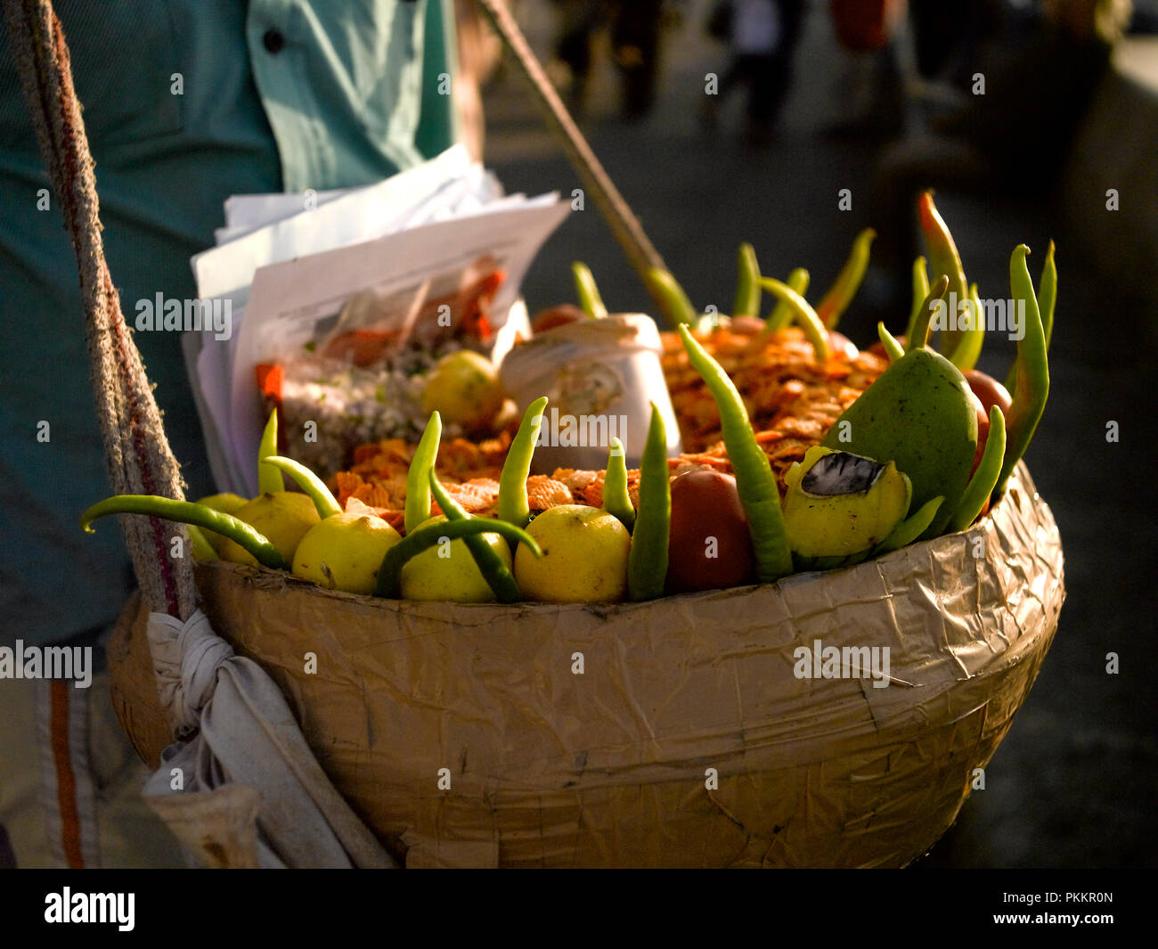 FRIED GRAM CHIPS SELLERS BASKET, FRIED CHICK PEAS, MUMBAI, INDIA, ASIA Stock Photo Alamy