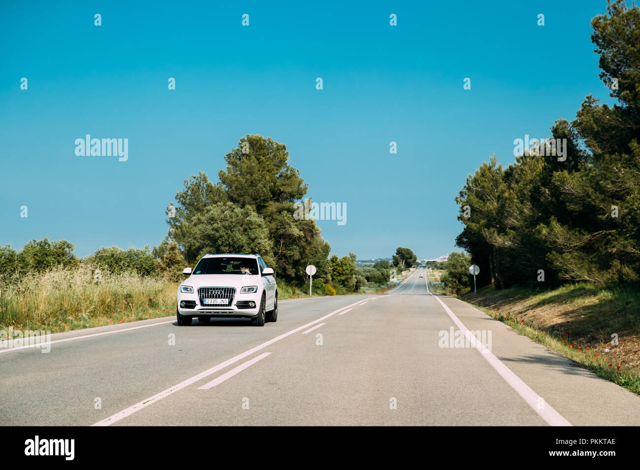 Palauborrell, Spain - May 17, 2018: Audi Q5 8R Car Of White Color Drive In Spanish Country Road. Stock Photo