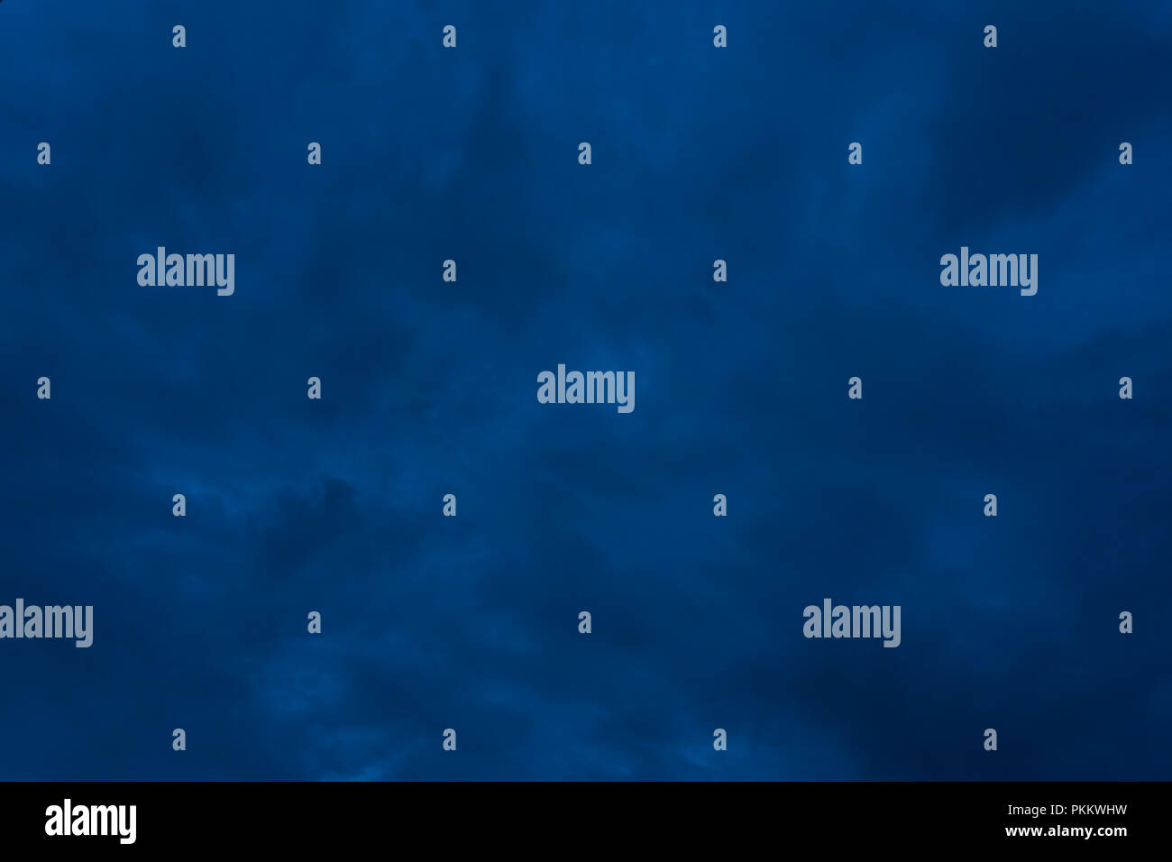 Horizontal copy space dark sky hi-res stock photography and images - Alamy