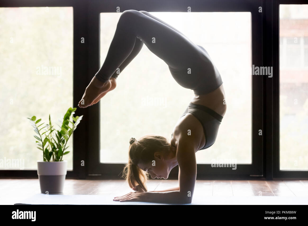 Girl Doing Backbend Stock Photos & Girl Doing Backbend Stock Images - Alamy