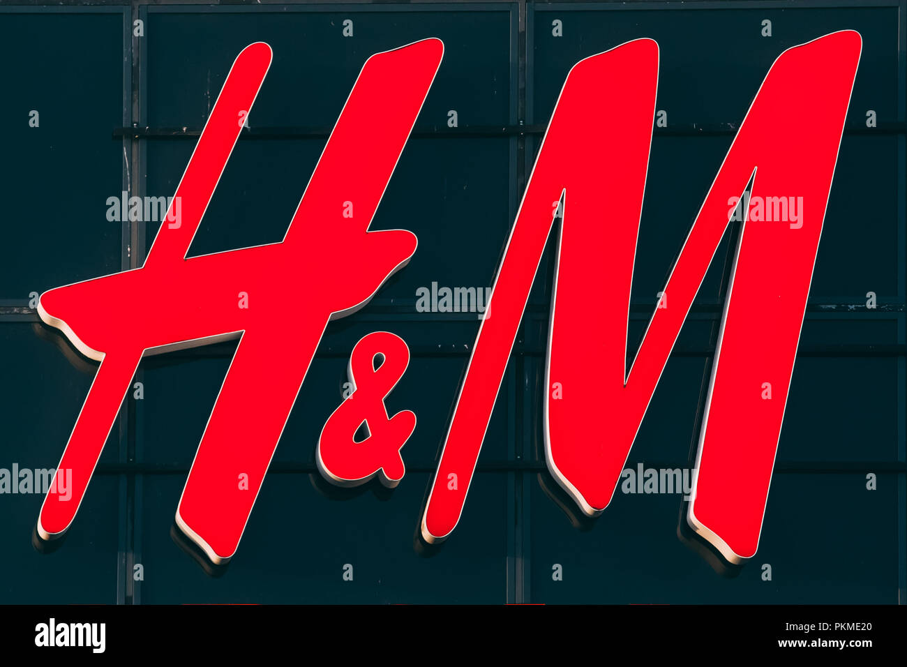 Hm hennes and mauritz hi-res stock photography and images - Alamy