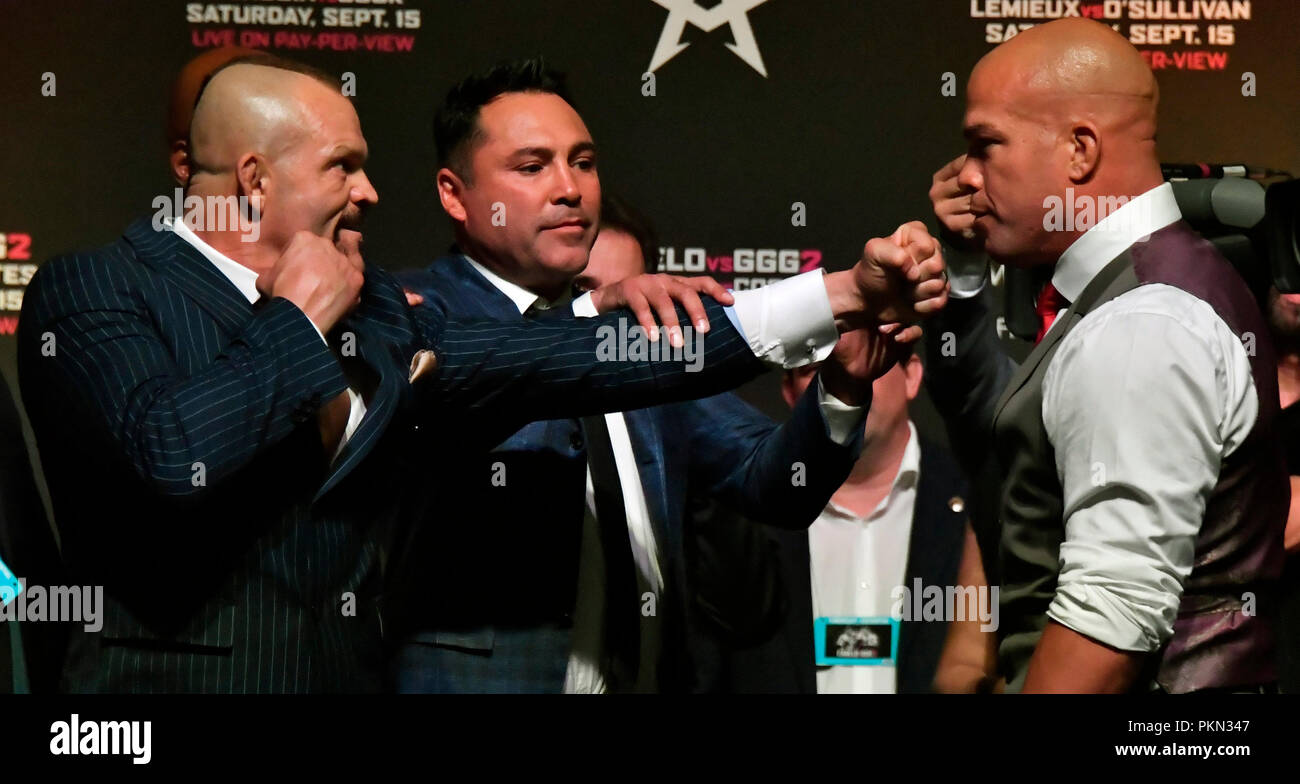 9-14-18. Las Vegas NV.(C) Golden Boys Oscar De La Hoya tries to keep the pease between(L-R), Chuck Liddell and Tito Ortiz during the GGG vs Canelo weight in in Las Vegas Friday. The two will fight for a 3rd time in Los Angeles at the Forum in Inglewood on Nov 24th, and will be presented live on Pay-Per-View beginning at 6:00 p.m. PT/9:00 p.m. ET. Photo by Gene Blevins/LA DailyNews/ZumaPress Credit: Gene Blevins/ZUMA Wire/Alamy Live News Stock Photo