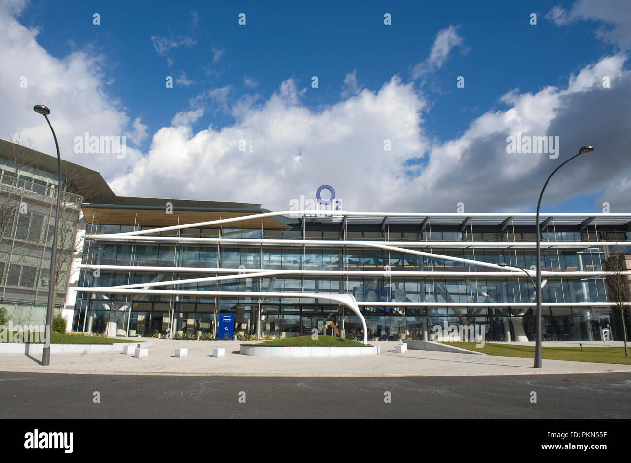 02 Headquarters on the A4 Bath Road, Slough Stock Photo Alamy