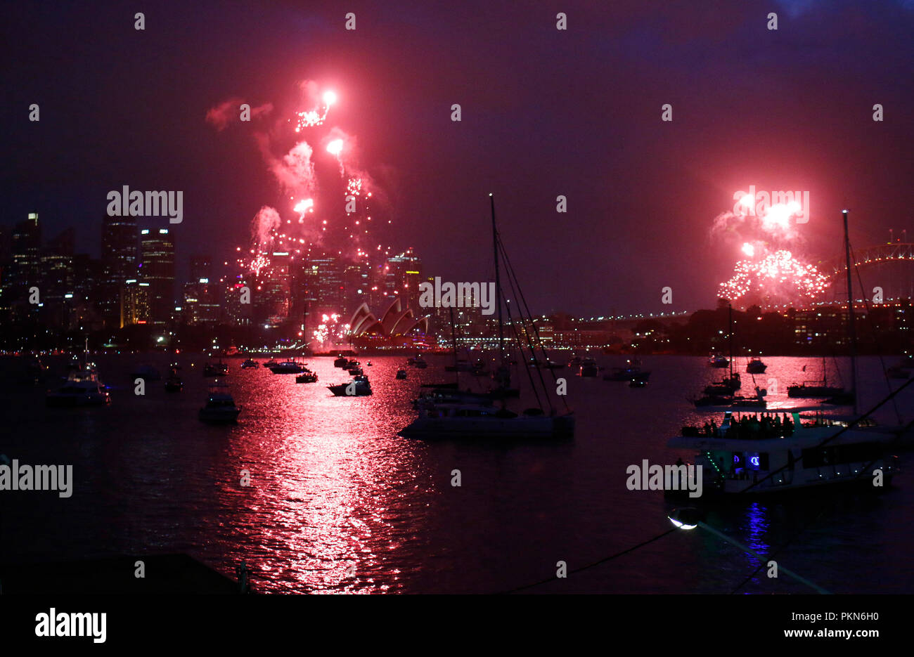 New Years Eve fireworks in Sydney: 8 tons of fireworks set the sky on fire at Sydney harbour with the Opera House and the Harbour Bridge, Sydney, Aust Stock Photo