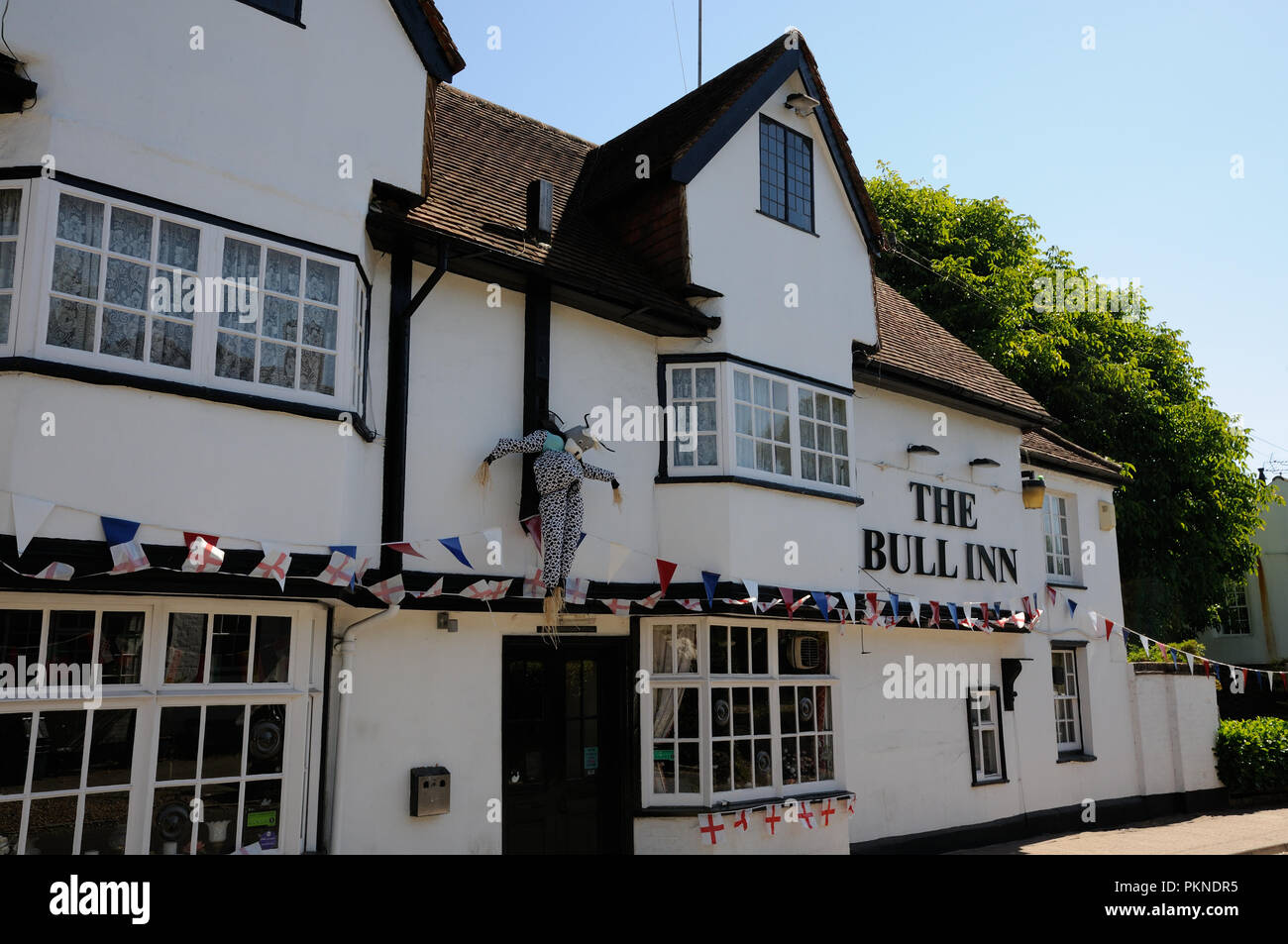 The Bull Inn, High Street, Whitwell, Hertfordshire.   A local legend has it that a secret passage ran from the cellars, under the River Mimram, to joi Stock Photo