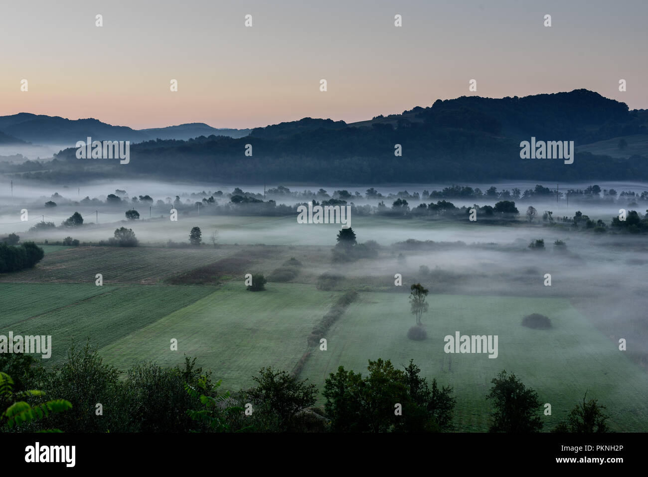 Sunrise over foggy countryside hi-res stock photography and images - Alamy