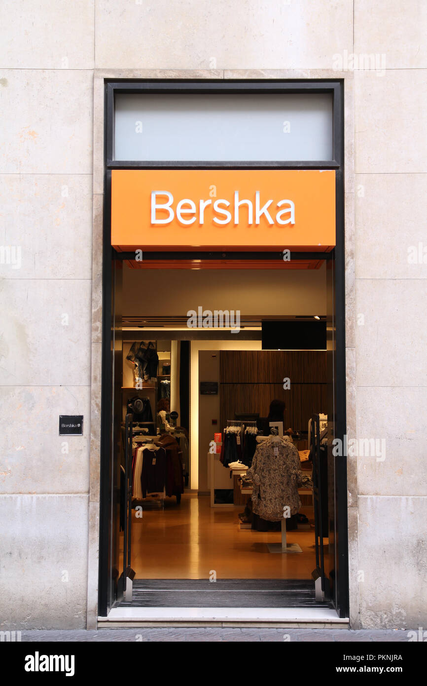 VALENCIA - OCTOBER 10: Bershka store on October 10, 2010 in Valencia, Spain.  The outlet brand belongs to Inditex, one of the world's largest fashion g  Stock Photo - Alamy