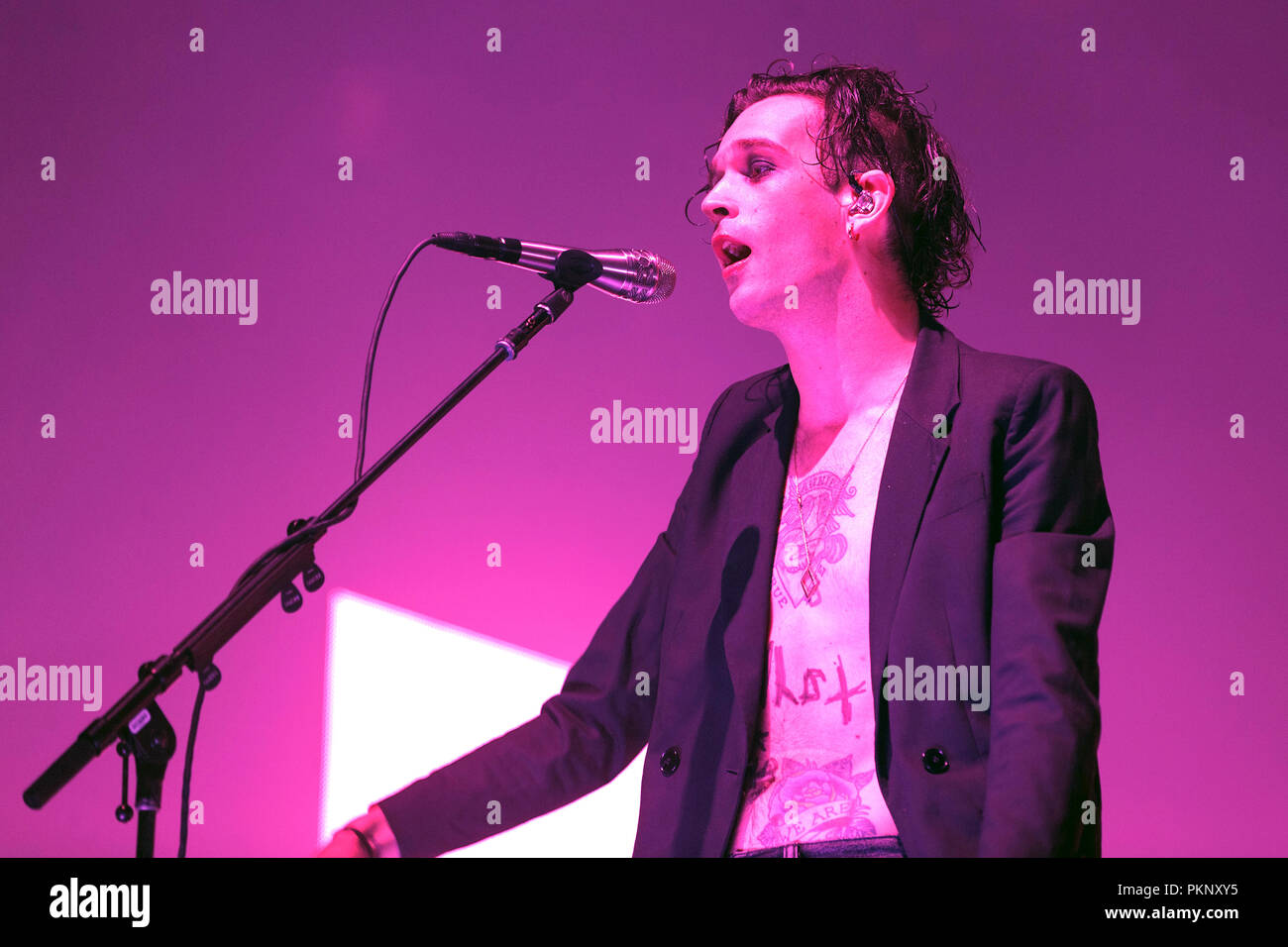 Matthew Healy, lead singer of The 1975, onstage during a major festival performance in 2017. Matty Healy, Matt Healy, The 1975 singer. Stock Photo