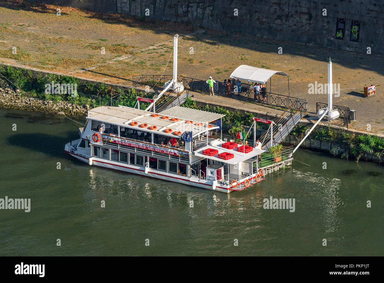 River italy restaurant rome hi-res stock photography and images - Alamy