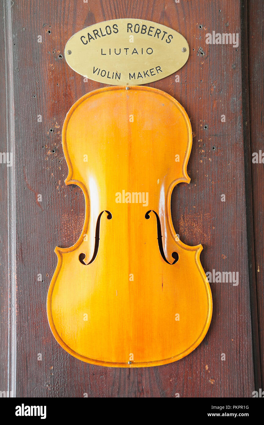 Violin makers hires stock photography and images Alamy