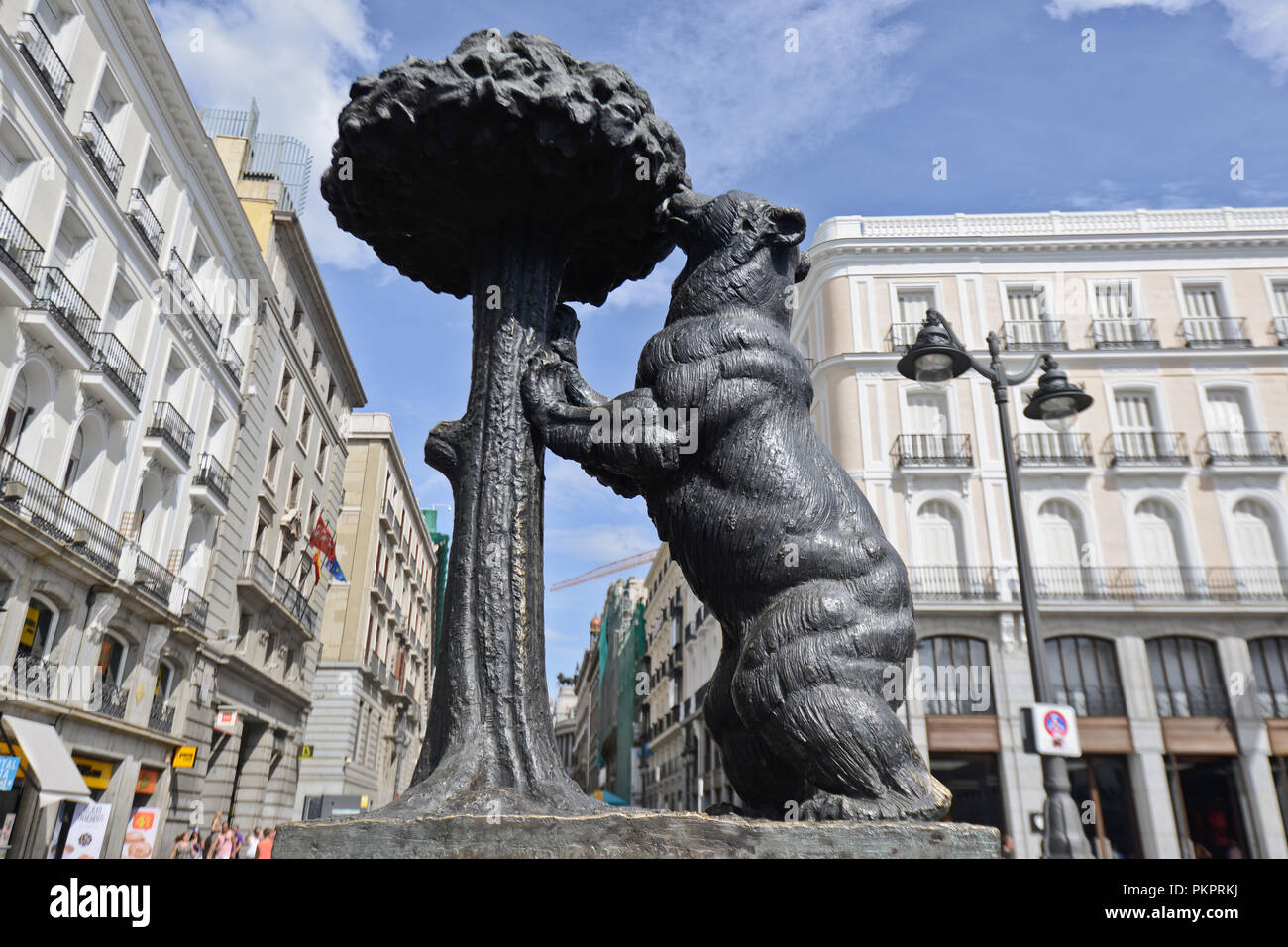 Madrid bear and the strawberry tree hires stock photography and images