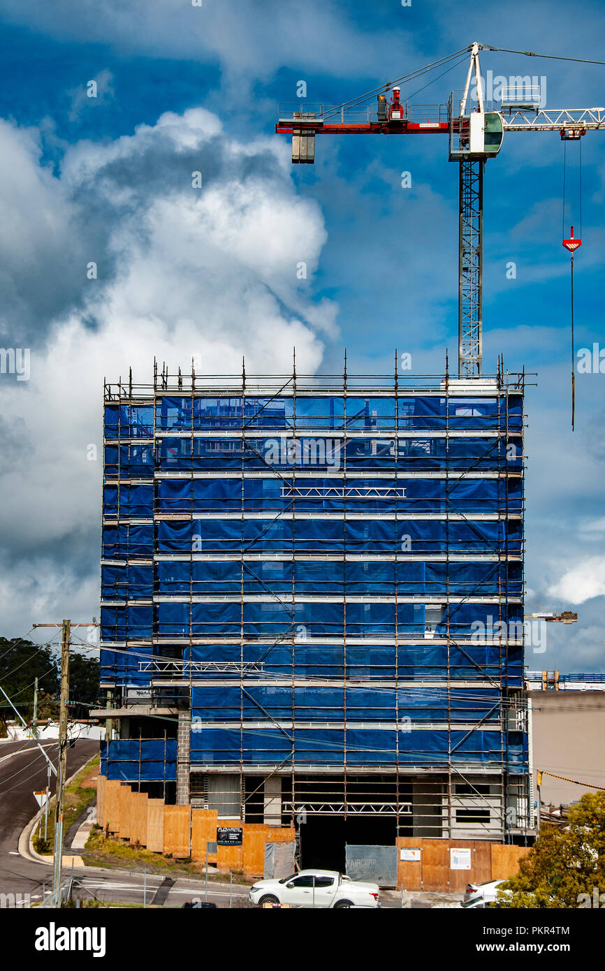 Gosford, New South Wales, Australia - September 5. 2018: Construction and building progress update 132. A working tower crane on new home units buildi Stock Photo