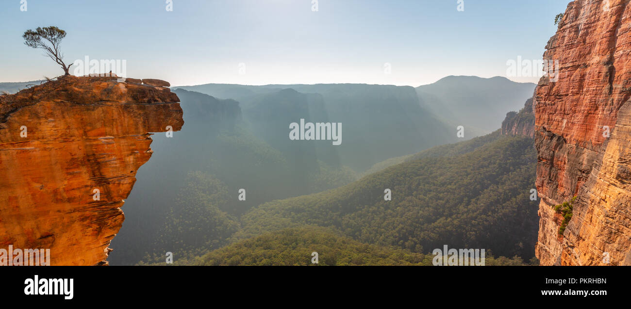 Hanging Rock At Sunrise Blue Mountains World Heritage National Park New South Wales Australia Stock Photo Alamy