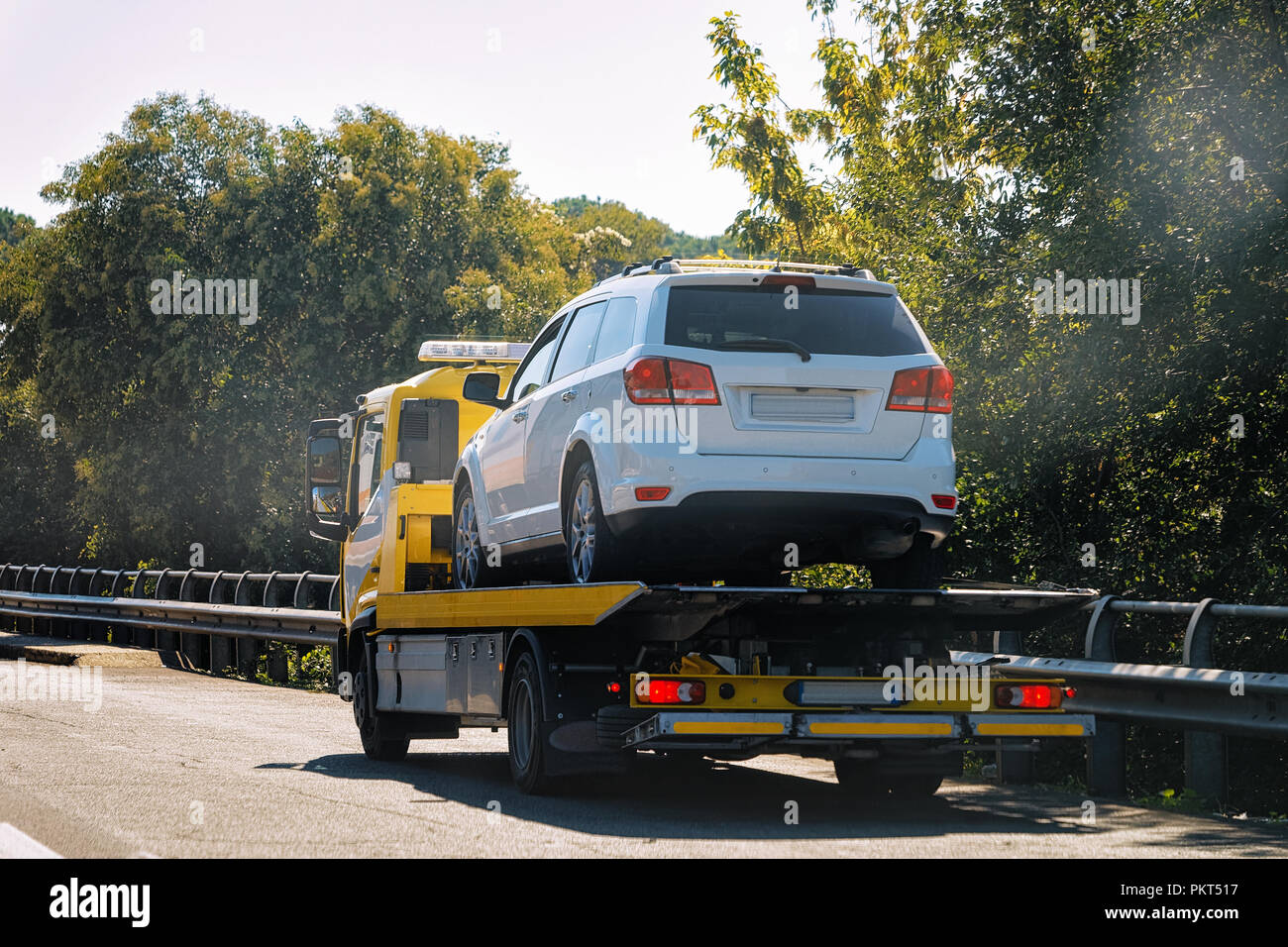 Car tow truck green hires stock photography and images Alamy