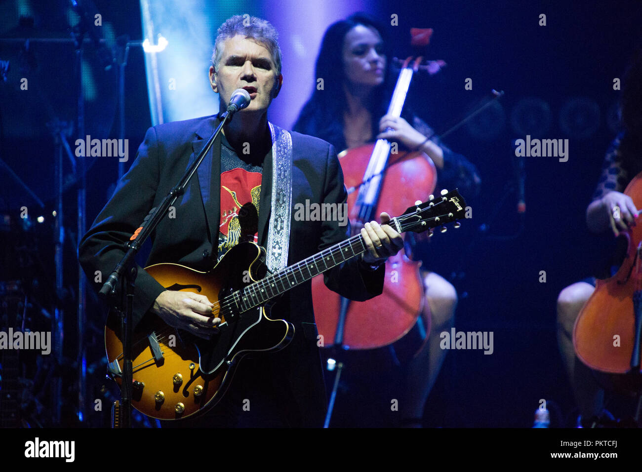 Page 2 Electric Light Orchestra High Resolution Stock Photography And Images Alamy Page 2 Electric Light Orchestra High Resolution Stock Photography And Images Alamy